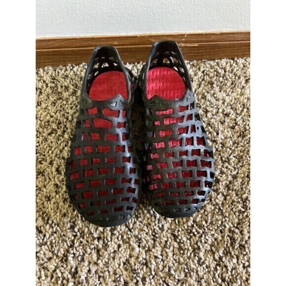 water shoes boys size 1